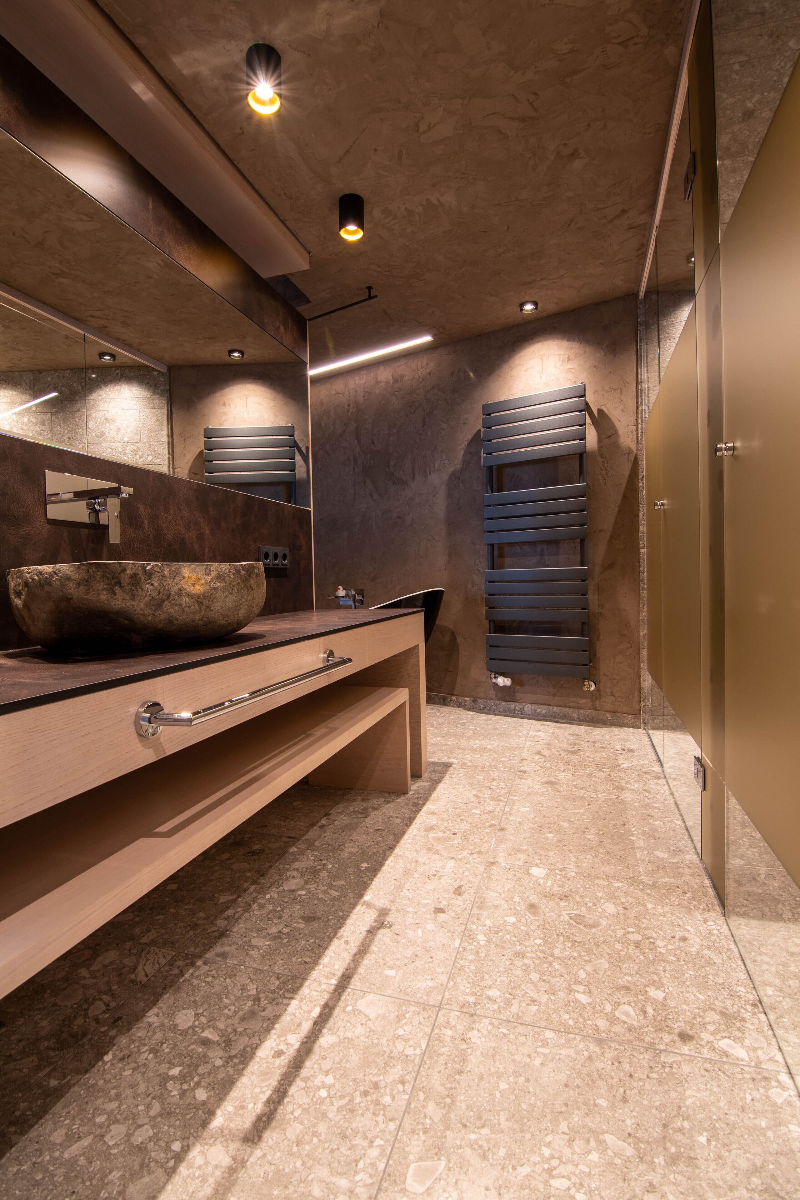 华丽套房 | 浴室 | 淋浴设施、大花洒淋浴喷头、免费洗浴用品、吹风机