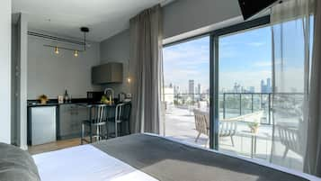 Junior Penthouse Suite | In-room safe, desk, blackout drapes, iron/ironing board