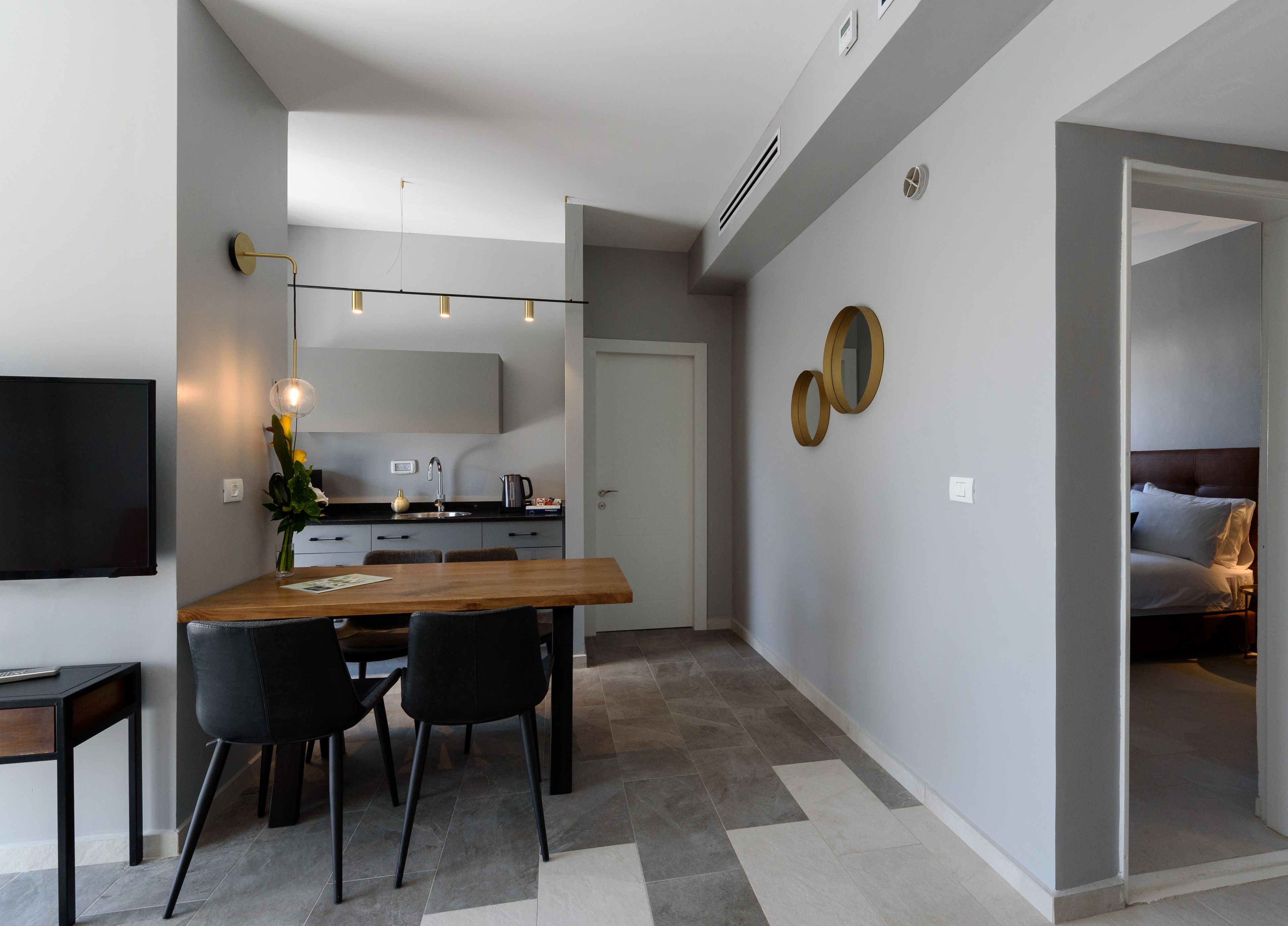 Deluxe Balcony One Bedroom Suite with Private Safe Room (Mamad) | In-room dining