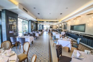 Breakfast, lunch and dinner served - Aymira Hotel & Spa (Aydin)
