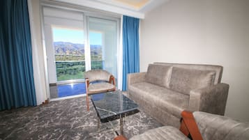 Suite | Wohnzimmer | LCD-Fernseher