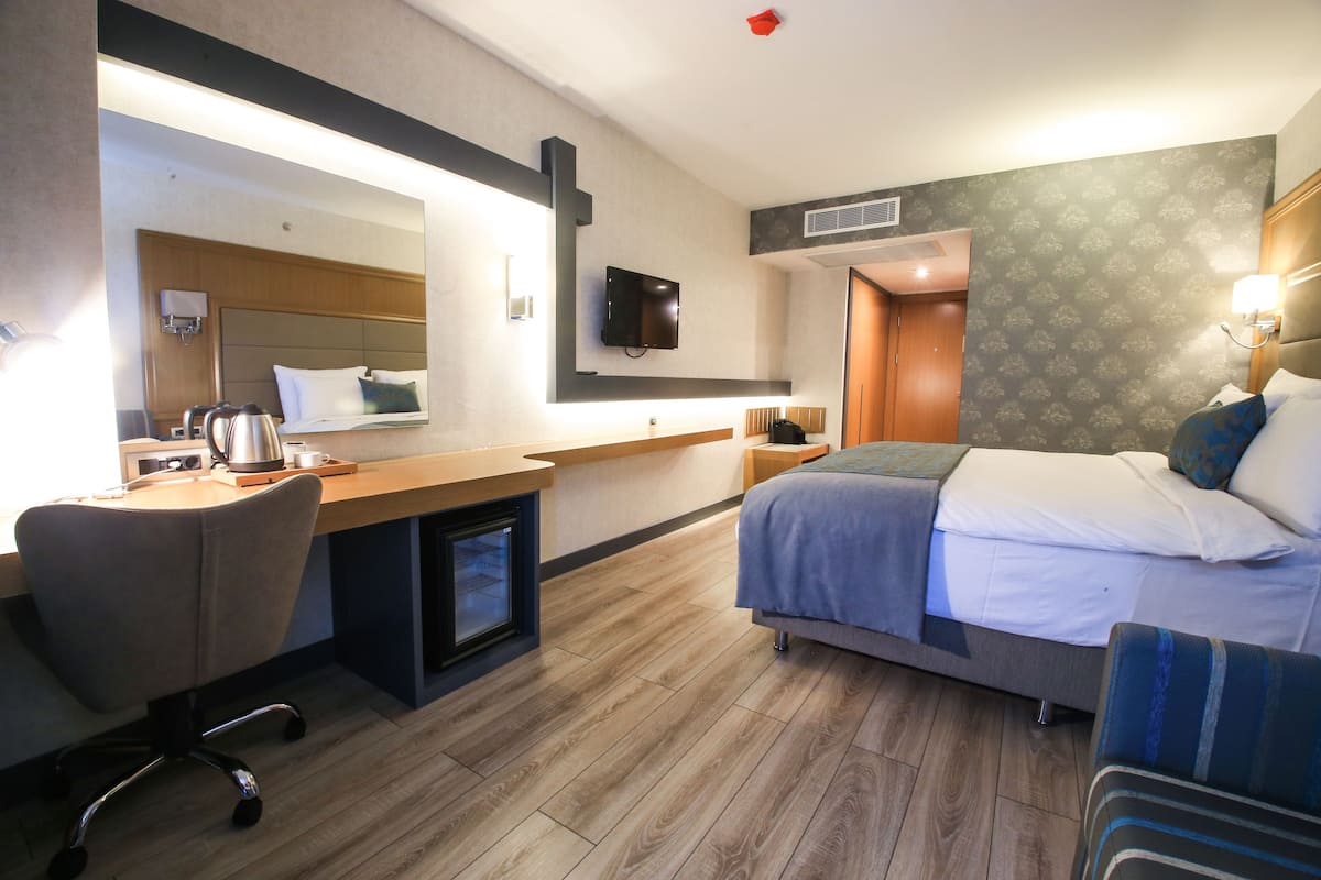 Premium bedding, minibar, in-room safe, desk