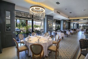 Breakfast, lunch and dinner served - Aymira Hotel & Spa (Aydin)