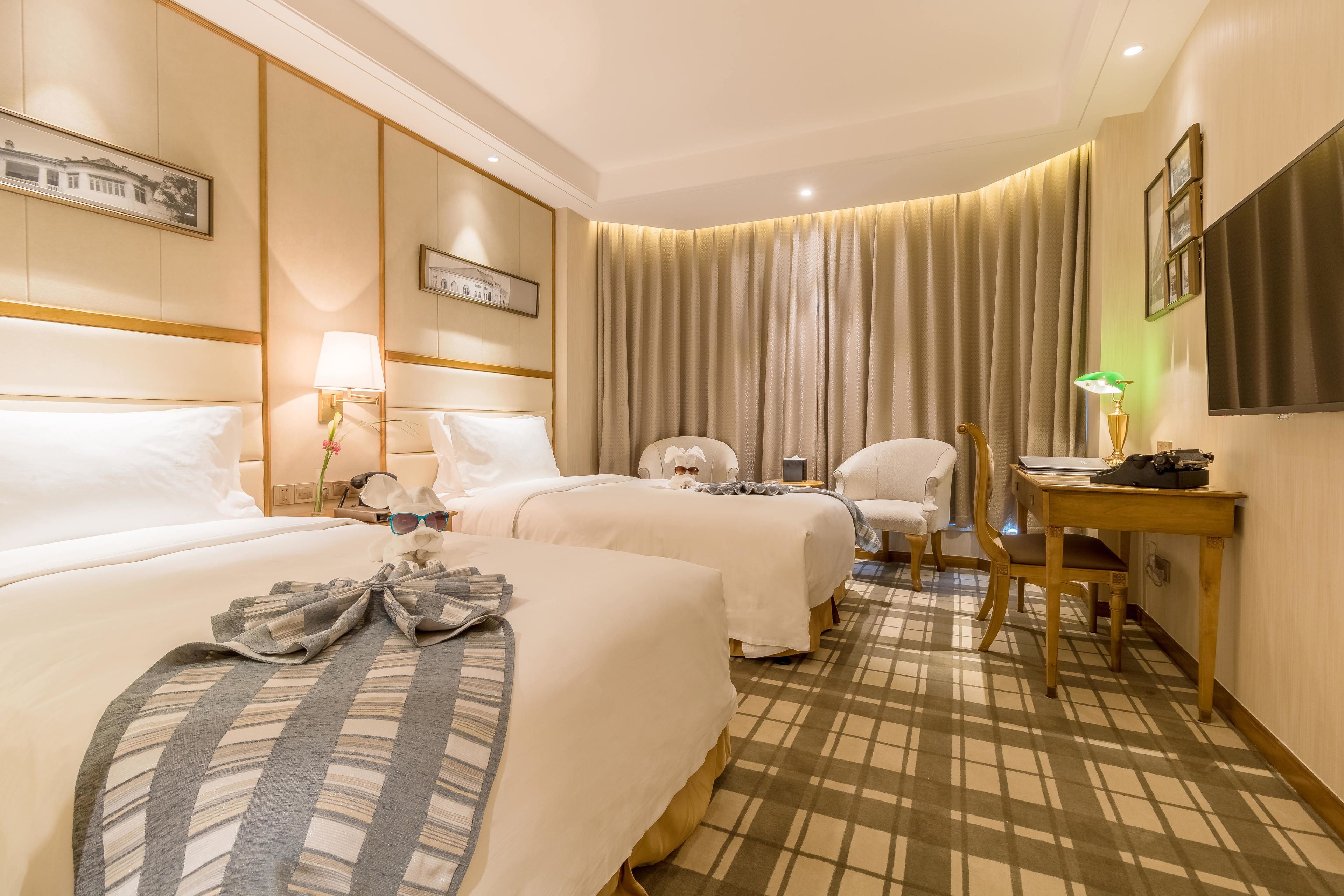 minibar, in-room safe, blackout curtains, iron/ironing board