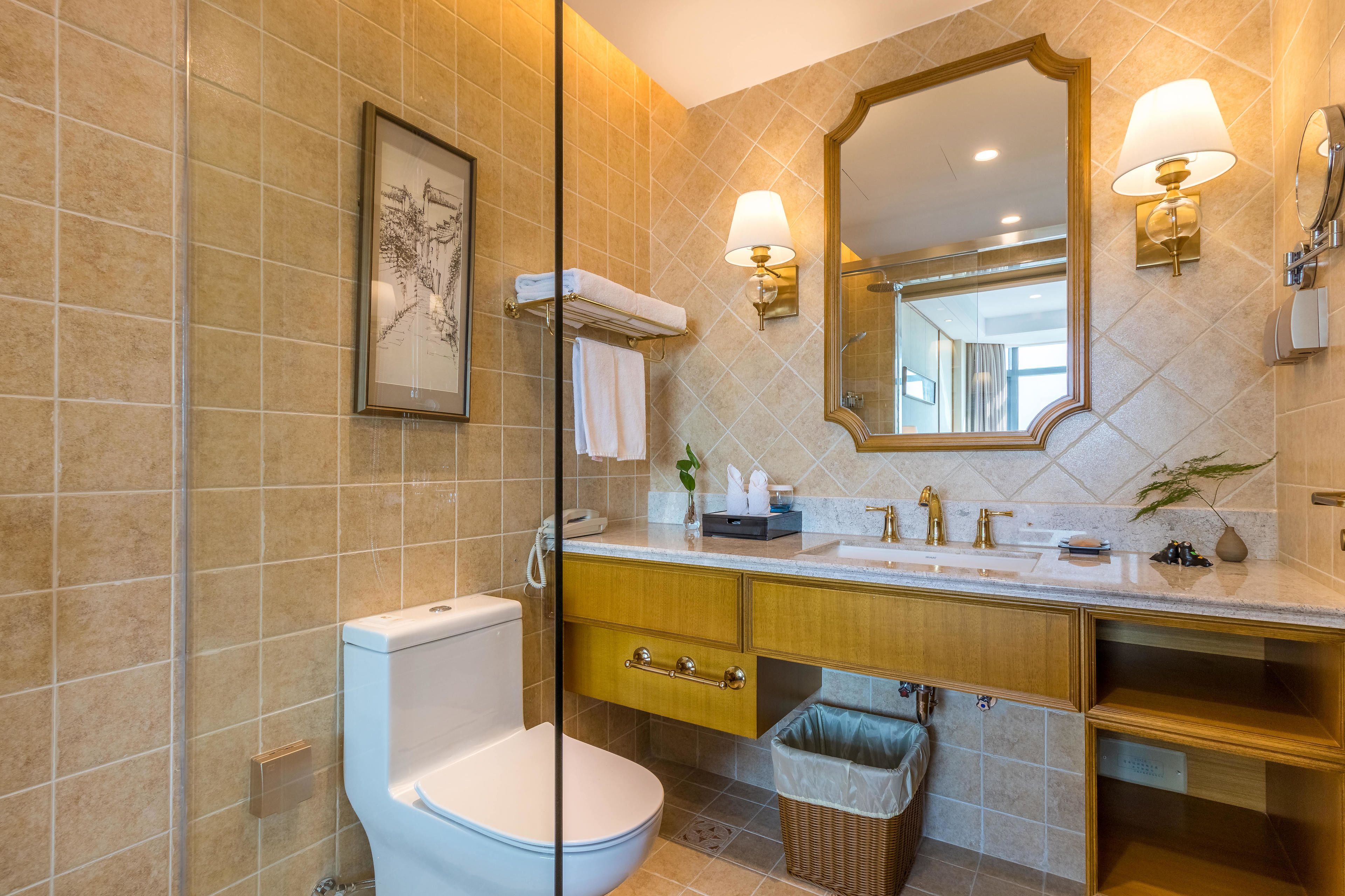 shower, rainfall showerhead, free toiletries, hair dryer