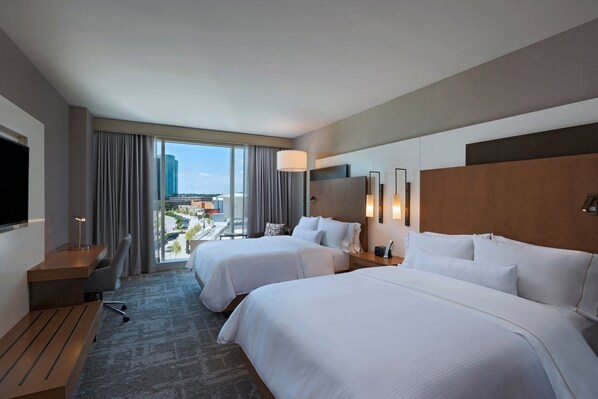 Down duvets, pillow-top beds, in-room safe, desk - The Westin Irving Convention Center at Las Colinas (Irving)
