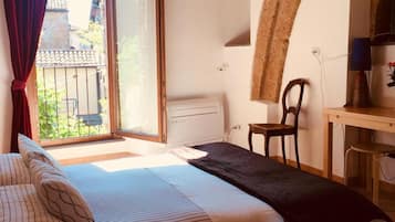 Double Room | Premium bedding, desk, laptop workspace, free cribs/infant beds