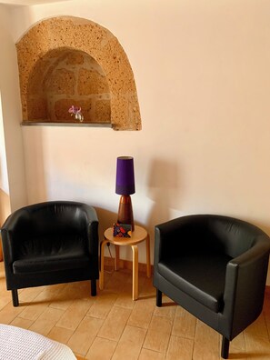 雙人房 | 高級寢具、書桌、筆電工作空間、免費搖籃/嬰兒床