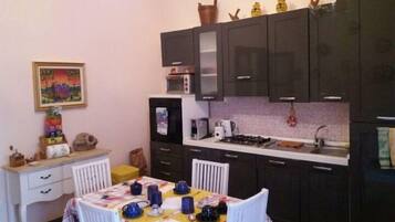 Free daily self-serve breakfast