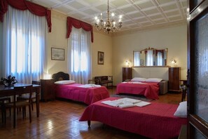 Quadruple Room, Private Bathroom | Rollaway beds, free WiFi - B&B da Selly (Mantua)