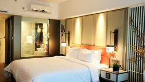 Minibar, in-room safe, desk, blackout curtains - Clifford Hotel (Guangzhou)