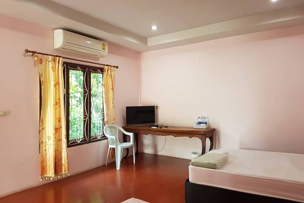 Standard Bungalow | Blackout drapes, free WiFi, bed sheets