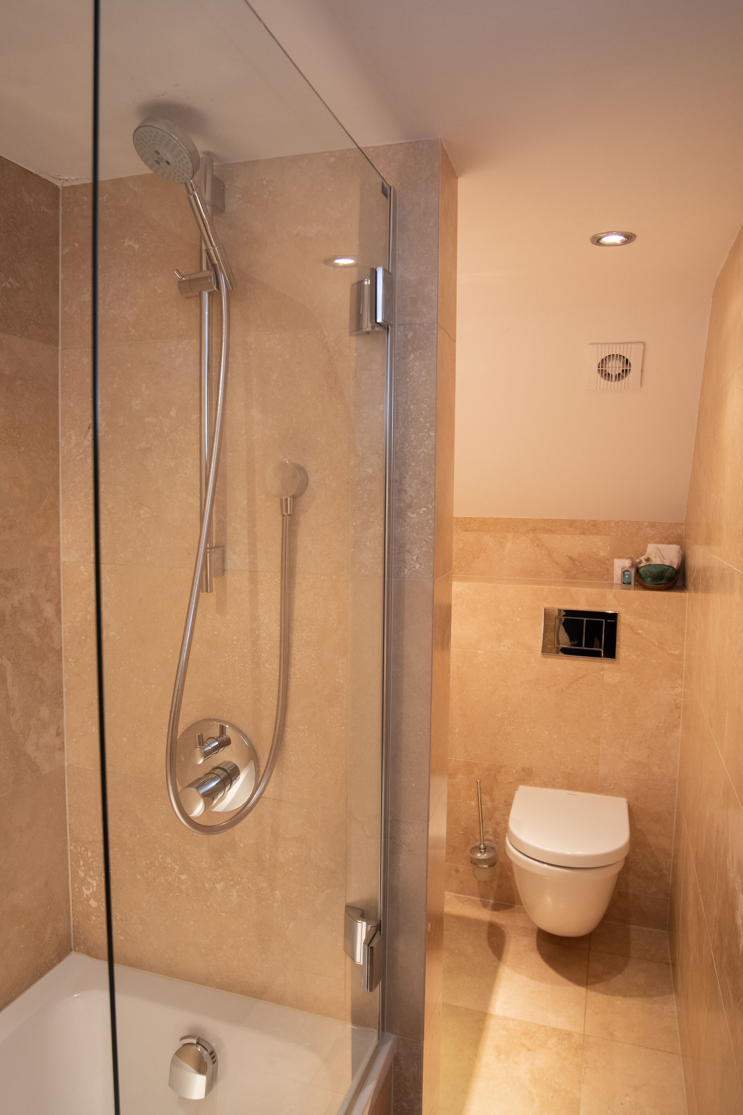 double room | bathroom | free toiletries, hair dryer, bathrobes, towels