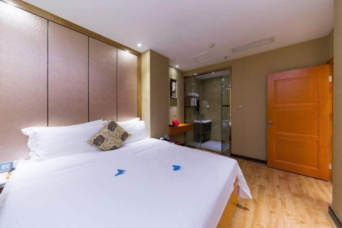 Desk, blackout curtains, free WiFi, bed sheets