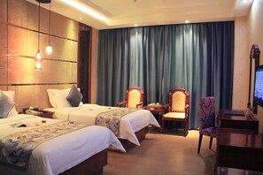 Desk, blackout drapes, free WiFi, bed sheets - Kailong International Hotel (Shenzhen)