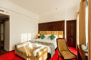 Dobbeltrom – deluxe, 1 kingsize-seng, byutsikt | Sengetøy i egyptisk bomull, sengetøy av topp kvalitet og dundyner