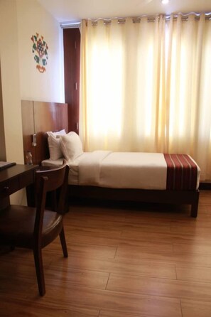 Standard Single Room | Desk, free WiFi - Gadhen Hotel (Phuntsholing)