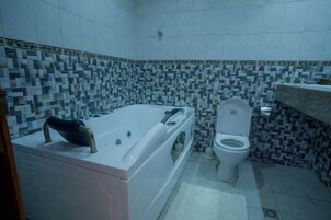 Ducha, artículos de tocador gratuitos, toallas, jabón