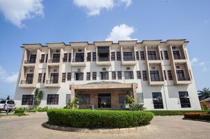 Fachada de la propiedad