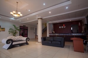 Lobby-lounge