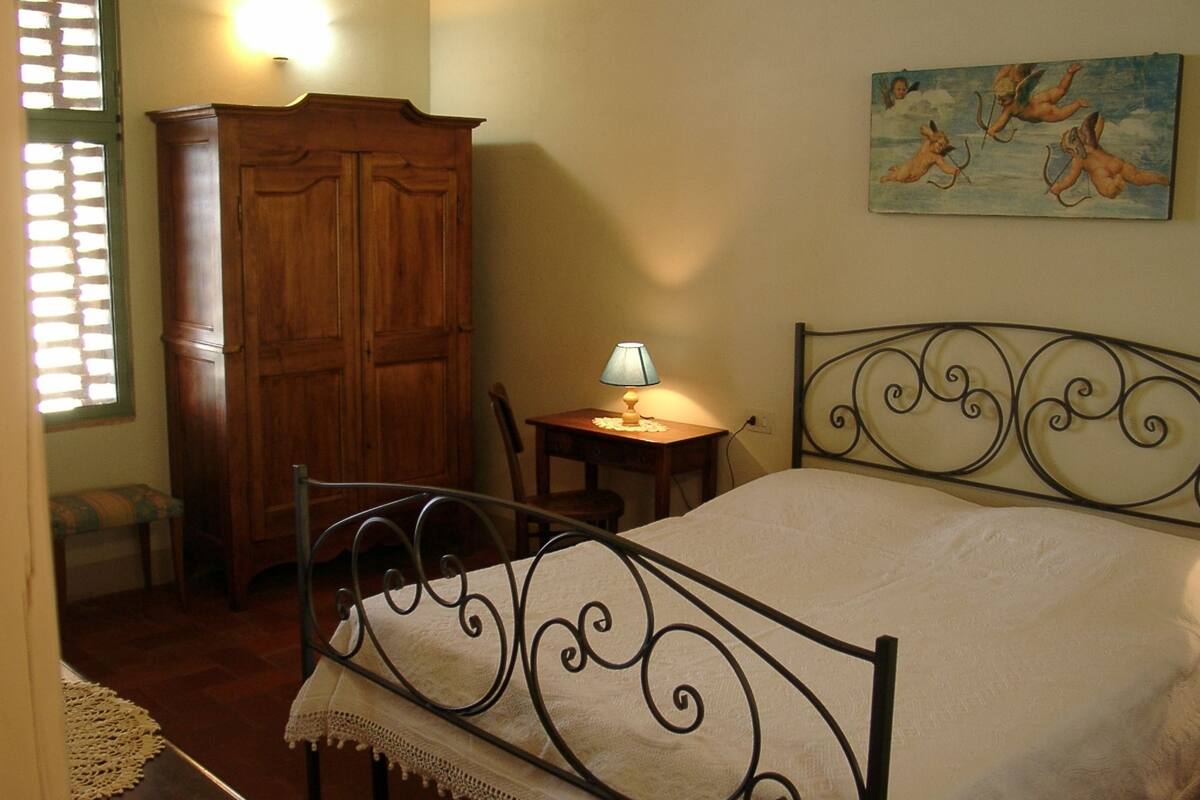 Habitación triple | Ropa de cama de alta calidad, wifi gratis y ropa de cama