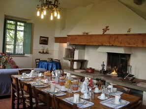 Desayuno de cocina local (EUR 5 por persona)