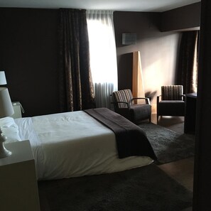 Free cots/infant beds, free WiFi, bed sheets