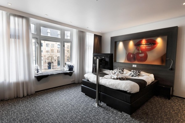 In-room safe, desk, soundproofing, iron/ironing board