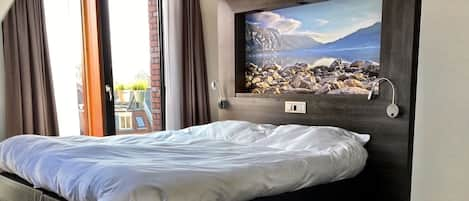 Superior Room | In-room safe, desk, soundproofing, iron/ironing board