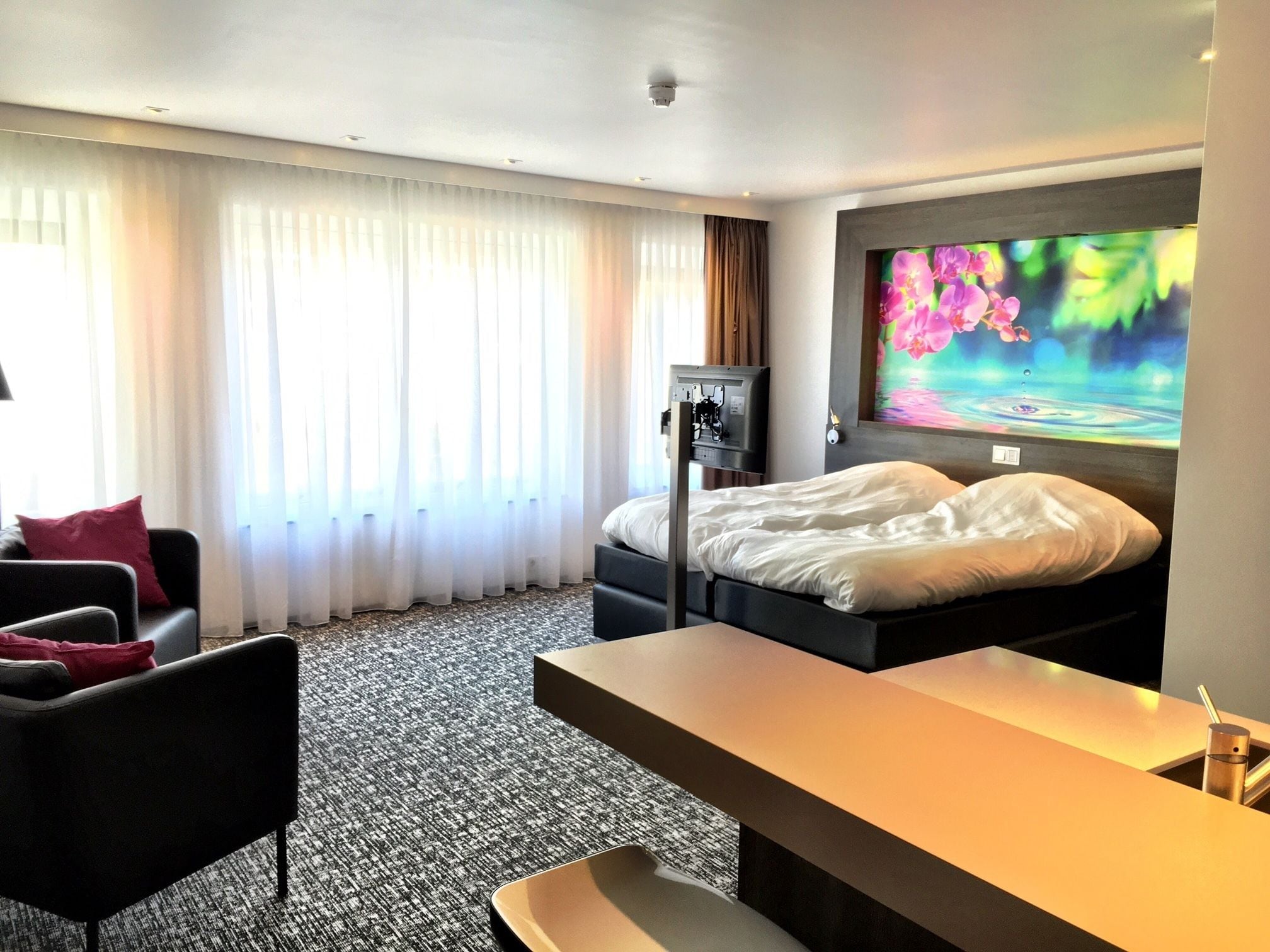 standard room | in-room safe, desk, soundproofing, iron/ironing board