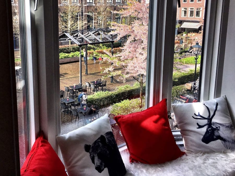 Deluxe Room | In-room safe, desk, soundproofing, iron/ironing board