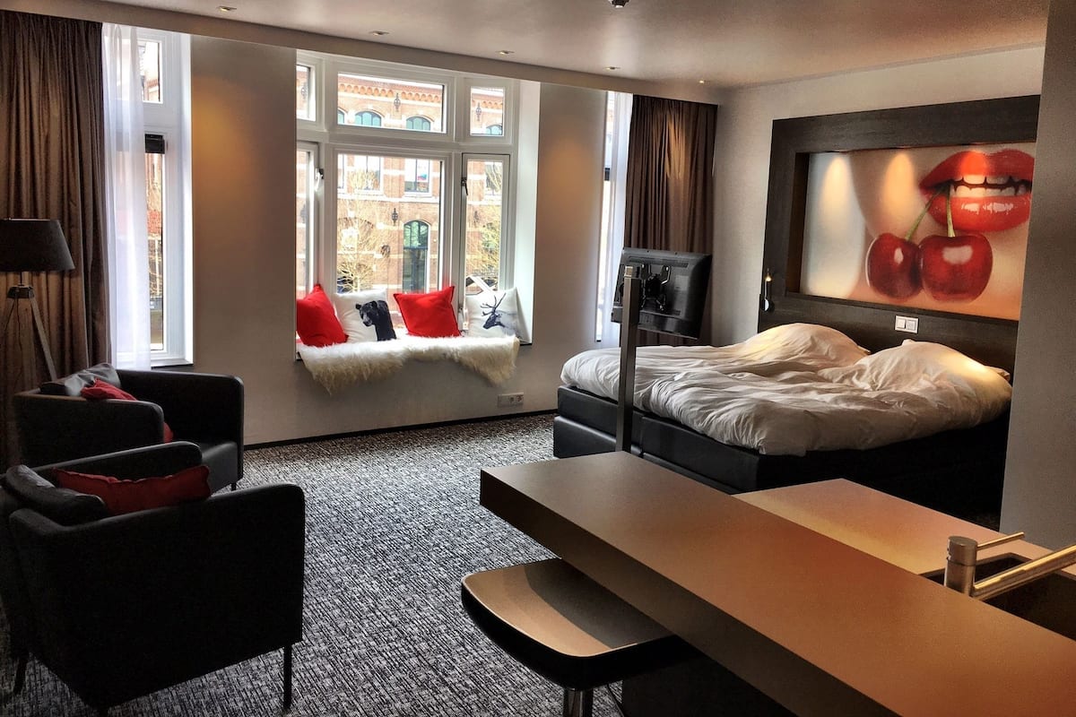 Deluxe Room | In-room safe, desk, soundproofing, iron/ironing board