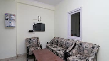 Double or Twin Room | Living room