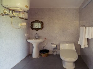 Double or Twin Room | Bathroom