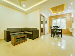Living area - OYO 14271 Modern Studio Near Lulu Mall (Kanayannur)