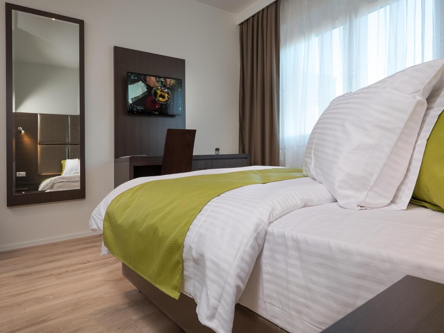 minibar, in-room safe, desk, blackout curtains