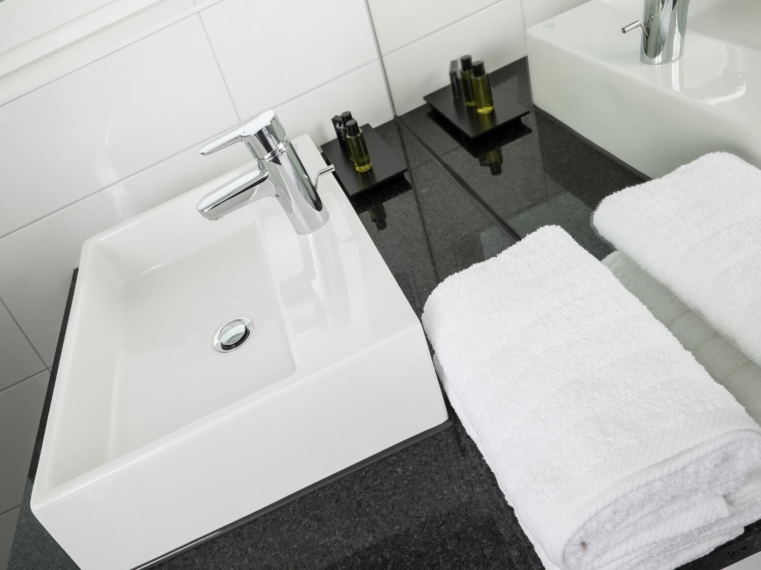 shower, rainfall showerhead, free toiletries, hair dryer