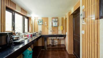 Double or Twin Room | Private kitchen | Fridge
