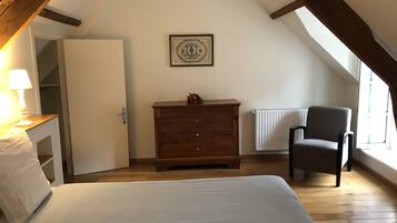 Căn hộ | 1 phòng ngủ, bộ đồ giường cao cấp, bàn, màn/rèm cản sáng