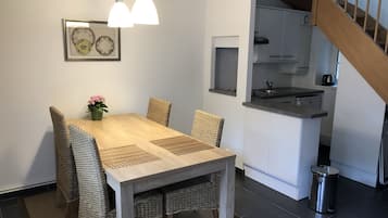 Apartemen | Makan di kamar