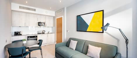 Apartment (Sleeps 4) | Premium bedding, desk, blackout drapes, iron/ironing board