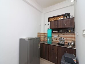 Habitación con 1 cama matrimonial o 2 individuales | Cocineta privada | Refrigerador