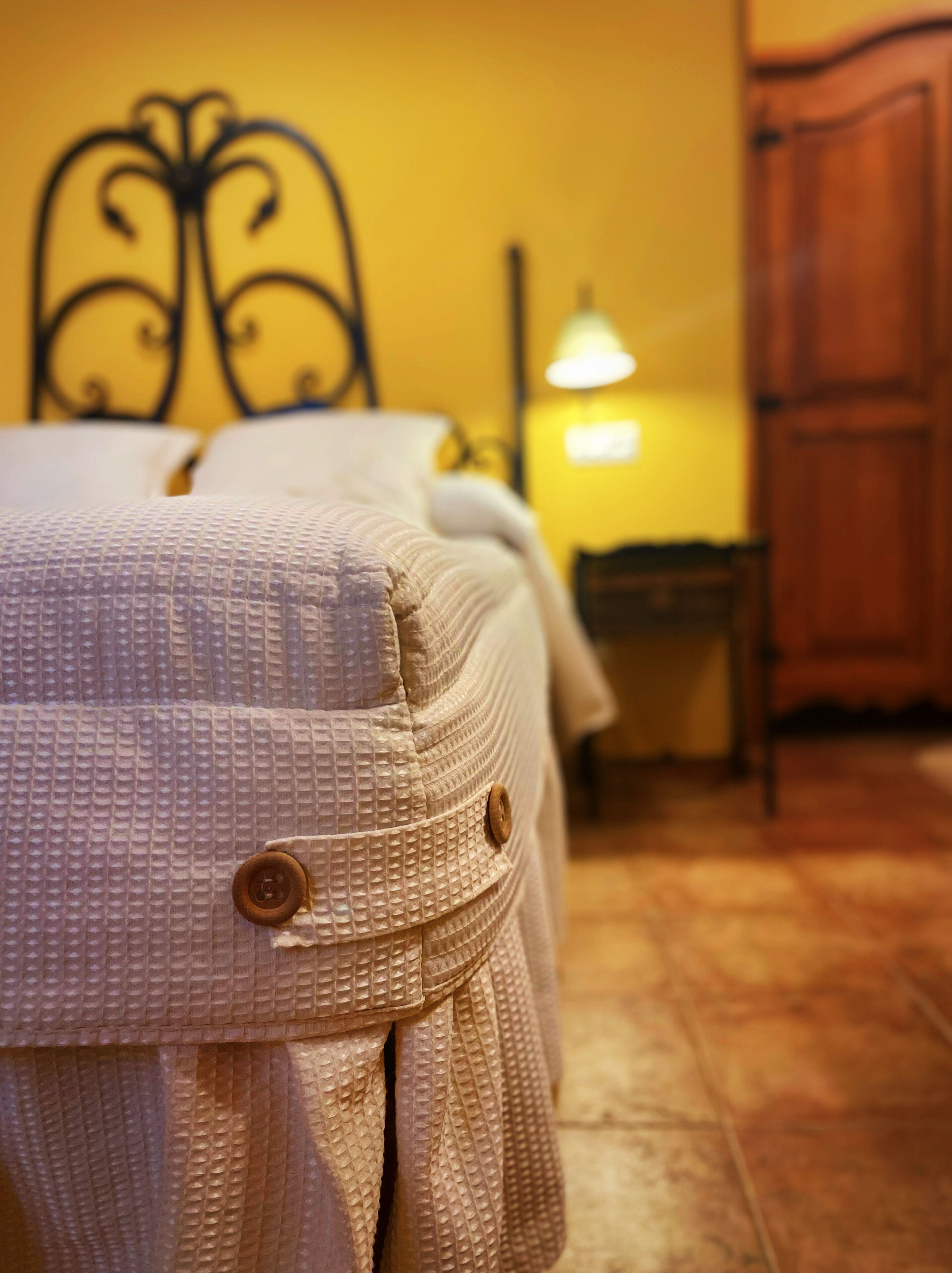 hypo-allergenic bedding, desk, free wifi, bed sheets