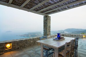 คลาสสิกวิลล่า, 3 ห้องนอน | 3 ห้องนอน, ห้องพักตกแต่งอย่างมีเอกลักษณ์, พื้นที่ทำงานแบบใช้แล็ปท็อป