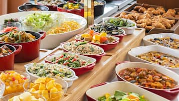 Frukostbuffé varje dag (JPY 1980 per person)