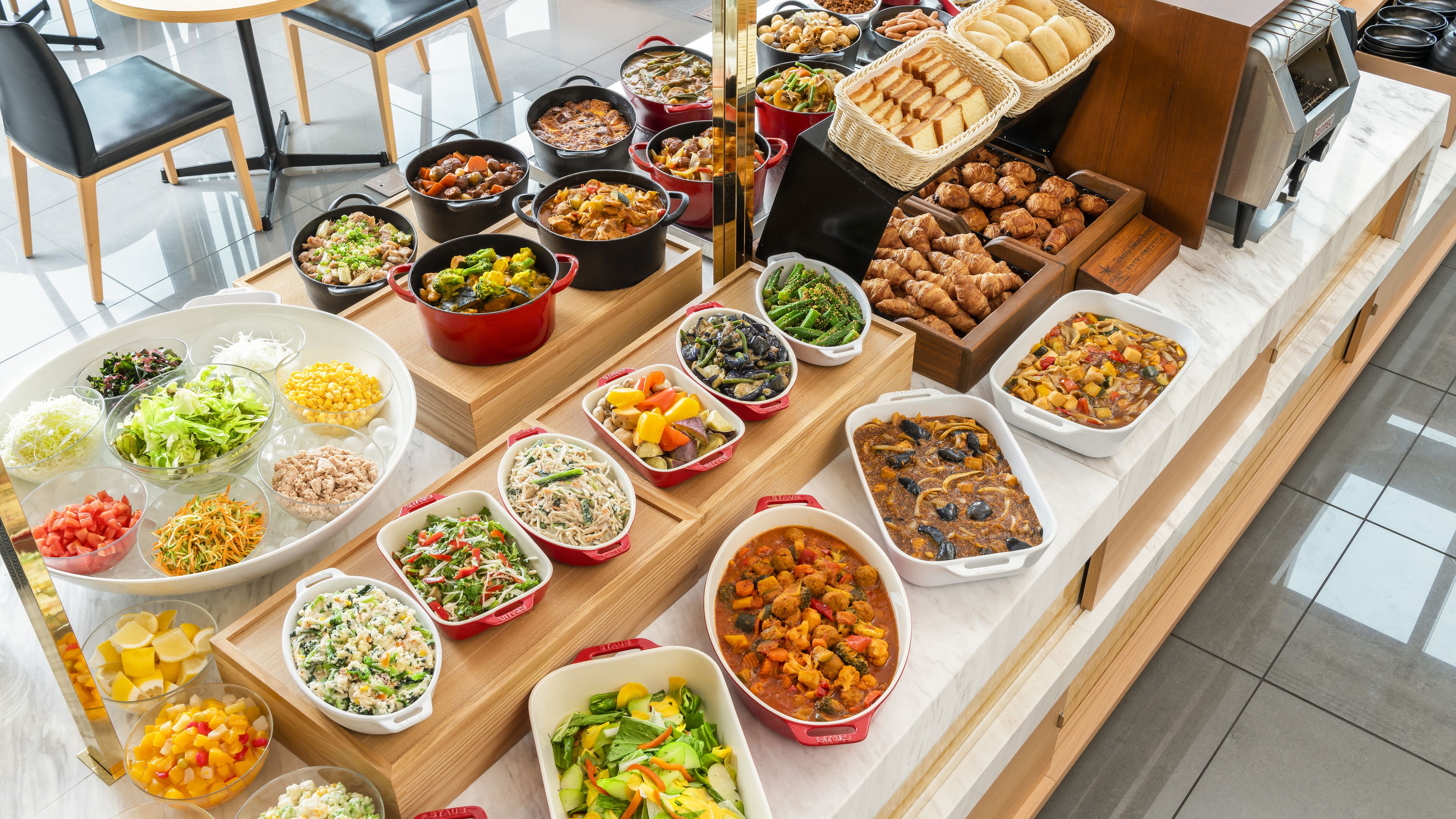 daily buffet breakfast (jpy 1980 per person)