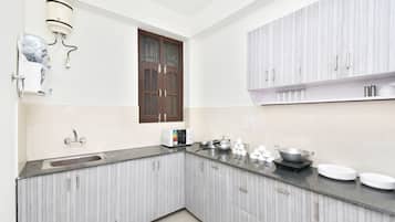 Double or Twin Room | Private kitchen