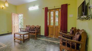 Double or Twin Room | Living area