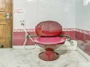 Double or Twin Room | Bathroom | Shower, free toiletries, towels