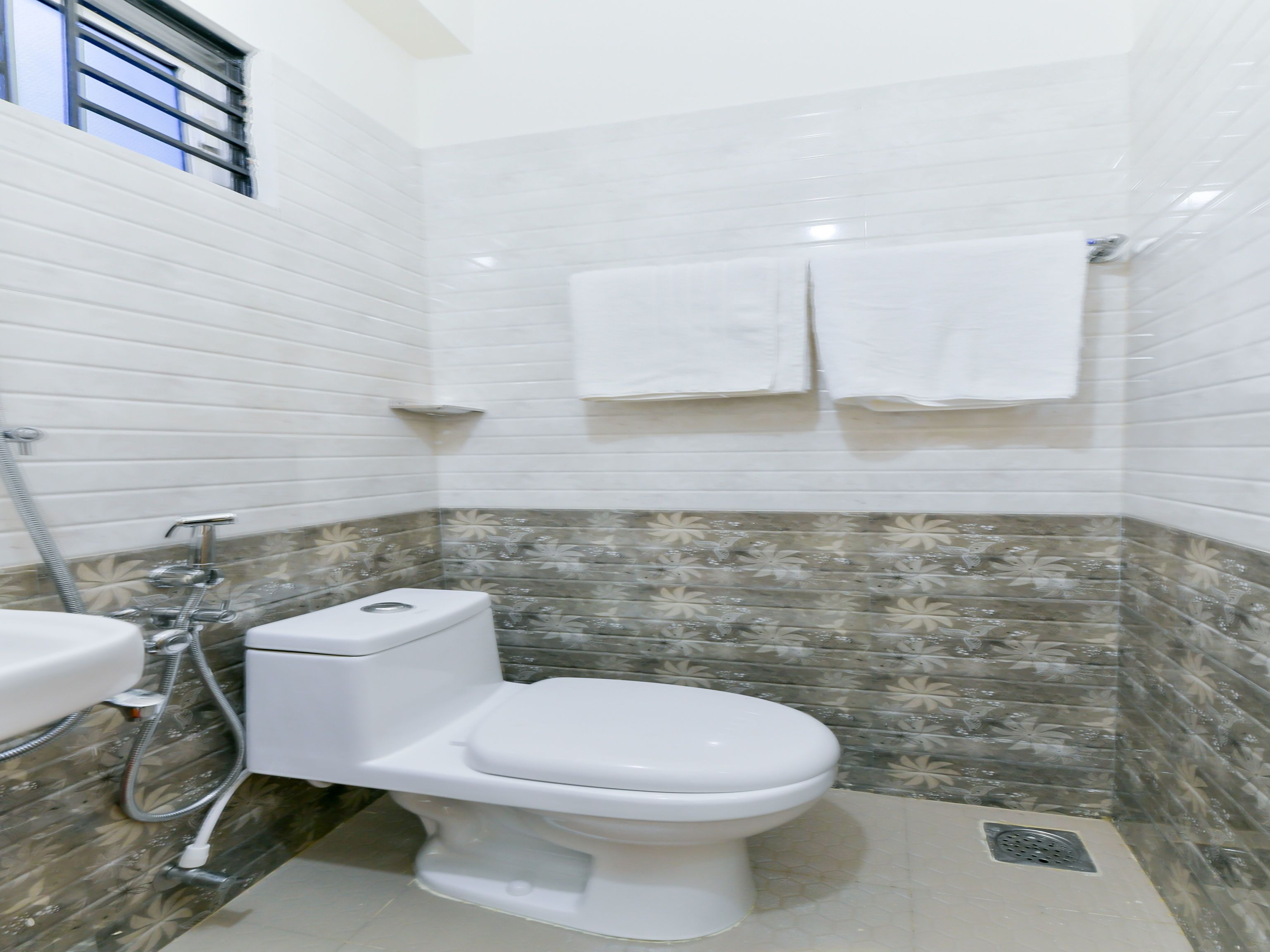 double or twin room | bathroom | free toiletries, towels